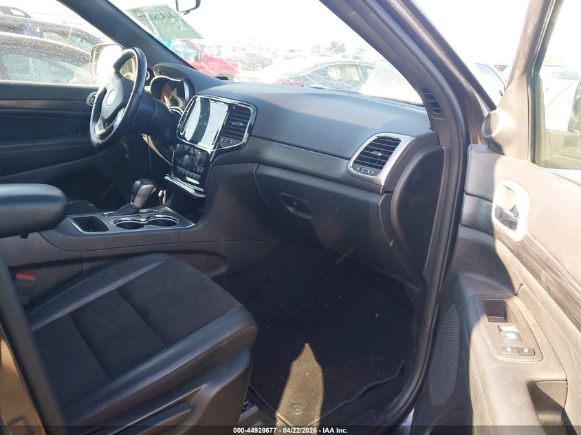 Jeep Grand cherokee 3.6l Laredo X 4X4, снимка 5 - Автомобили и джипове - 54351423