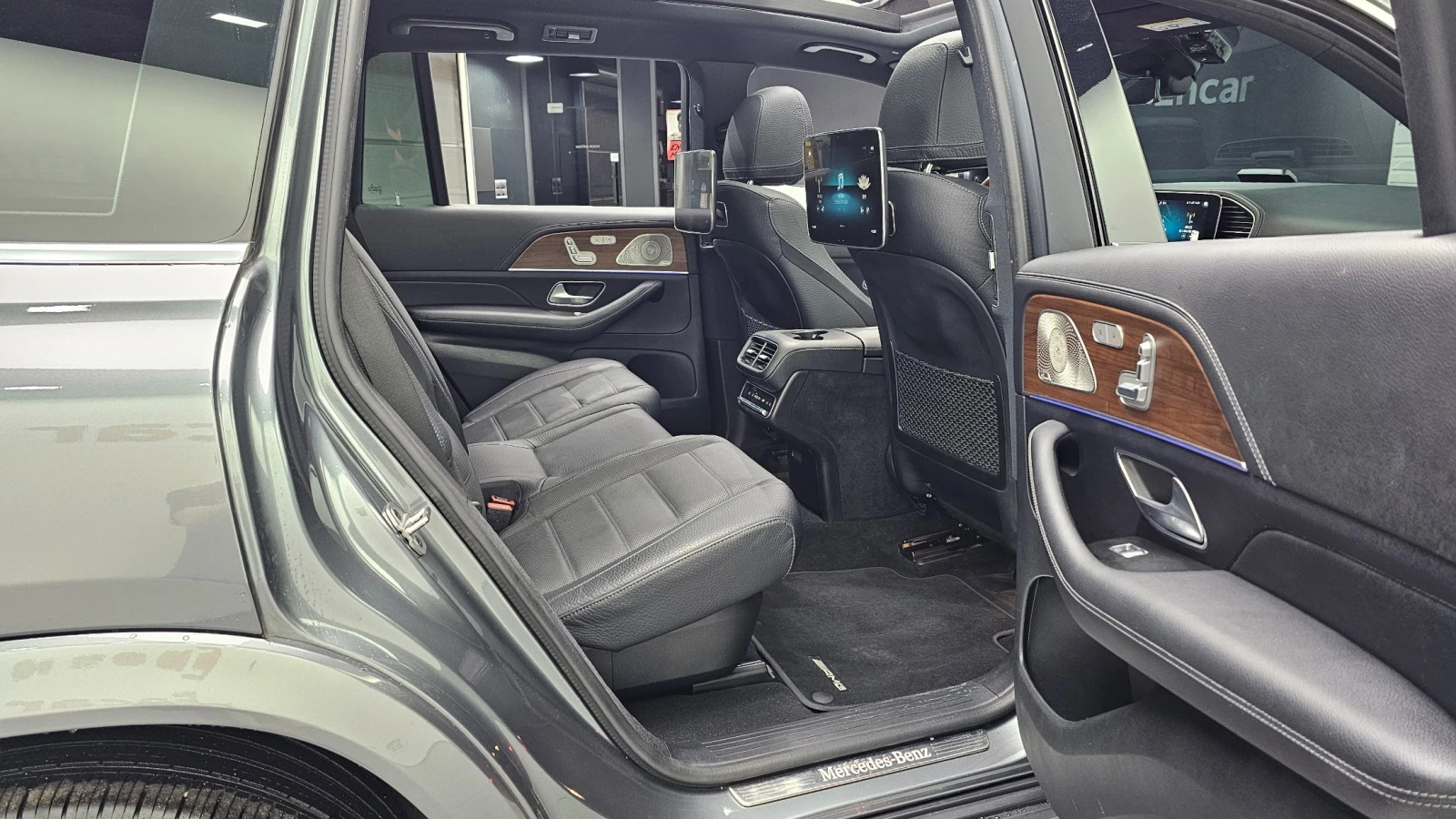 Mercedes-Benz GLS 400 AMG* TV* DIS* 360* PANO* FULL MAX* , снимка 14 - Автомобили и джипове - 56163862