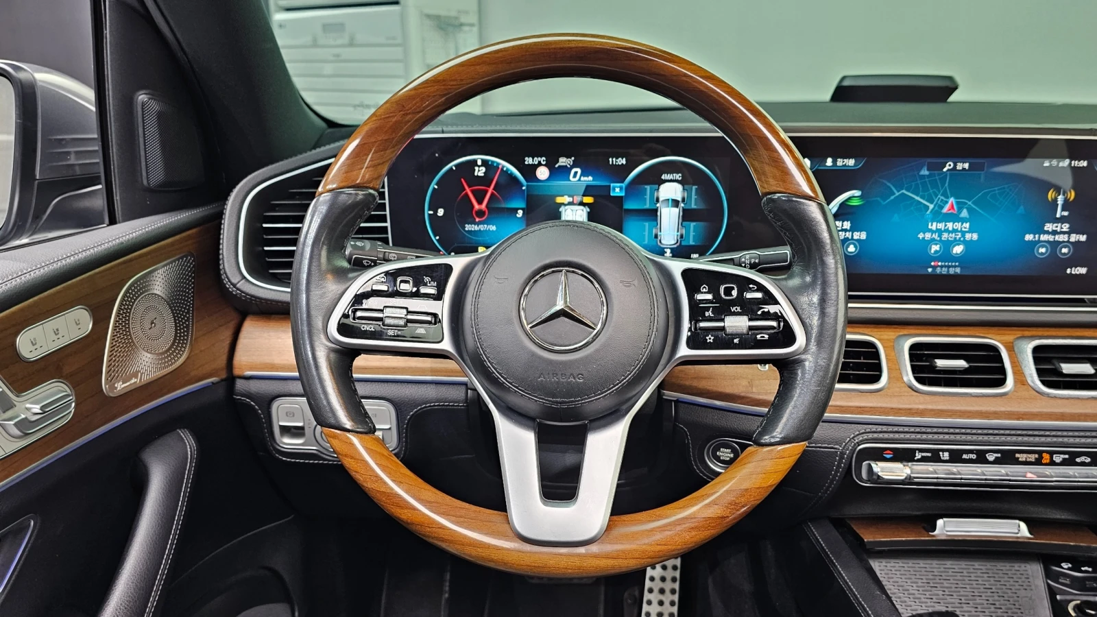 Mercedes-Benz GLS 400 AMG* TV* DIS* 360* PANO* FULL MAX* , снимка 8 - Автомобили и джипове - 56163862