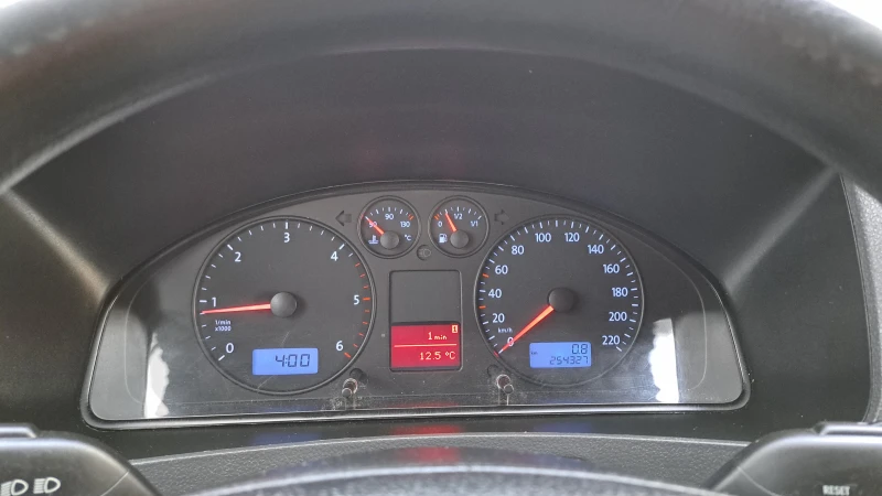 VW Transporter 1, 9 TDi 102кс. ТОП , снимка 13 - Бусове и автобуси - 52353752