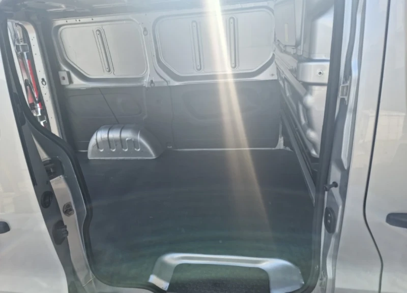 Renault Trafic 1.6 DCI, снимка 8 - Бусове и автобуси - 53090814