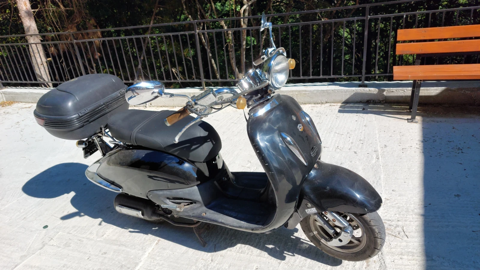 Znen Q, снимка 1