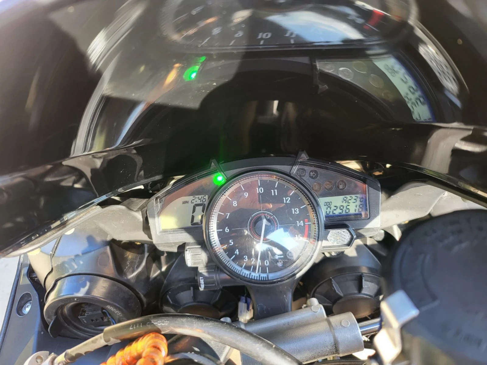 Yamaha YZF-R1  R1 RN19 - изображение 4