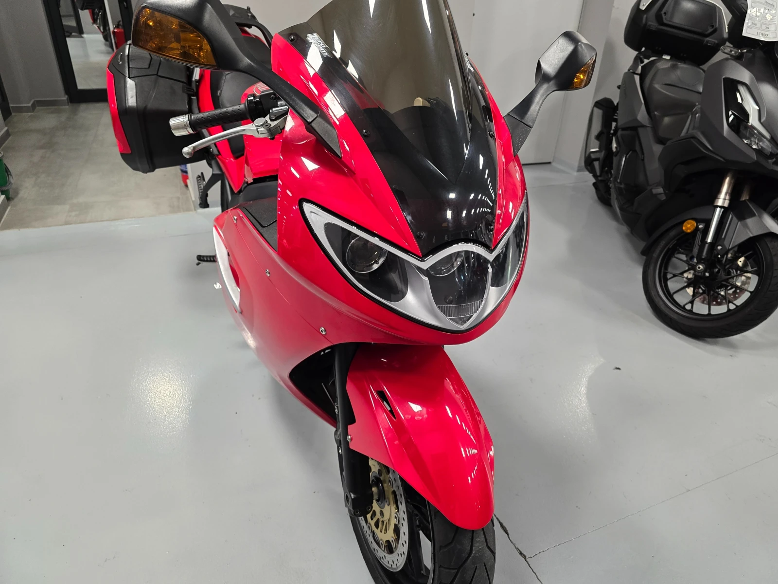 Triumph Sprint ST 1050ie, 126�.�., 2010�.! | Mobile.bg � ����������� 12