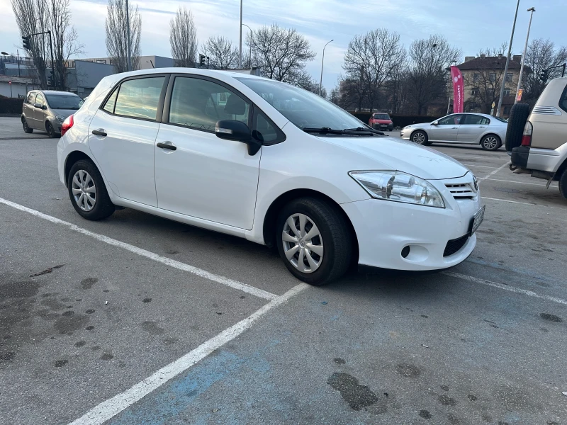 Toyota Auris Facelift 1.33 VVT-I, снимка 2 - Автомобили и джипове - 49092142