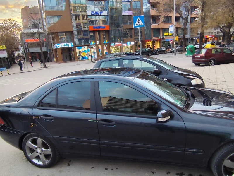 Mercedes-Benz C 220, снимка 5 - Автомобили и джипове - 49351197