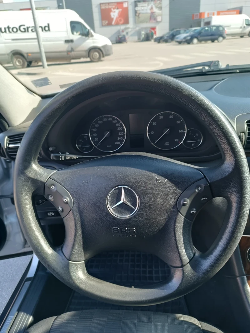 Mercedes-Benz C 180 Компресор, снимка 11 - Автомобили и джипове - 49439375