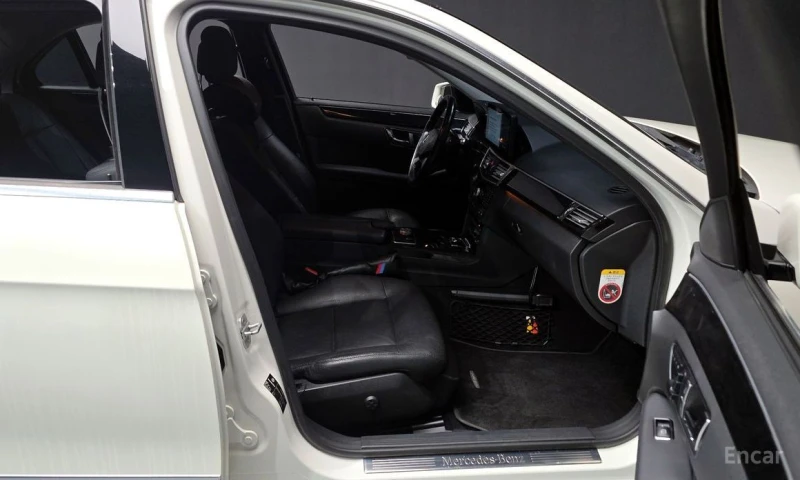 Mercedes-Benz E 350, снимка 11 - Автомобили и джипове - 53004965