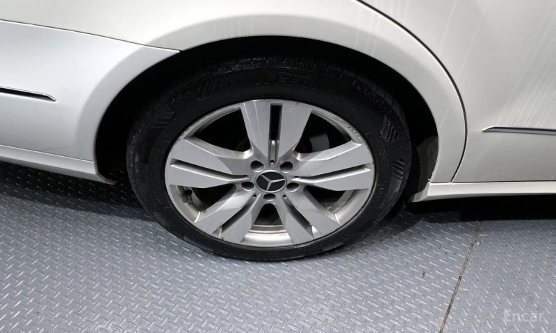 Mercedes-Benz E 350, снимка 5 - Автомобили и джипове - 53004965