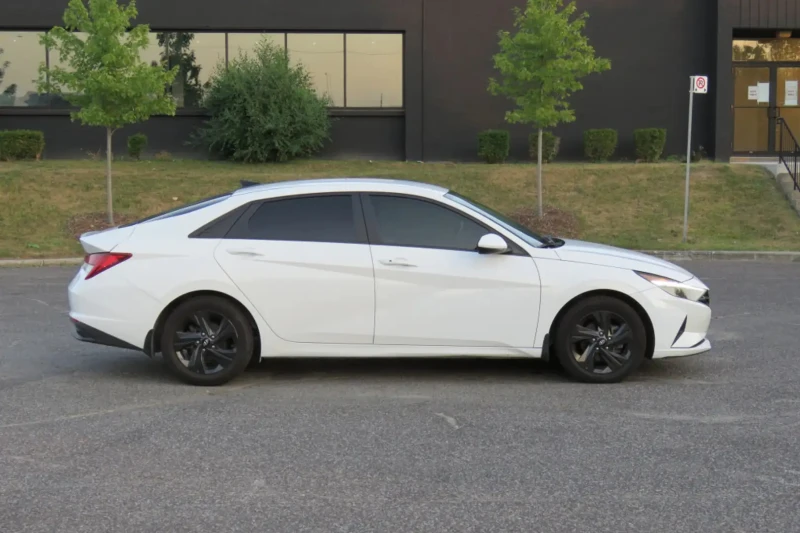 Hyundai Elantra * * CARFAX * * АВТО КРЕДИТ * * , снимка 3 - Автомобили и джипове - 53053854