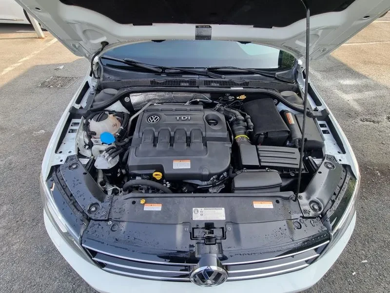 VW Jetta 2.0 Tdi Bluemotion Premium 6Th Generation | Mobile.bg � ����������� 14