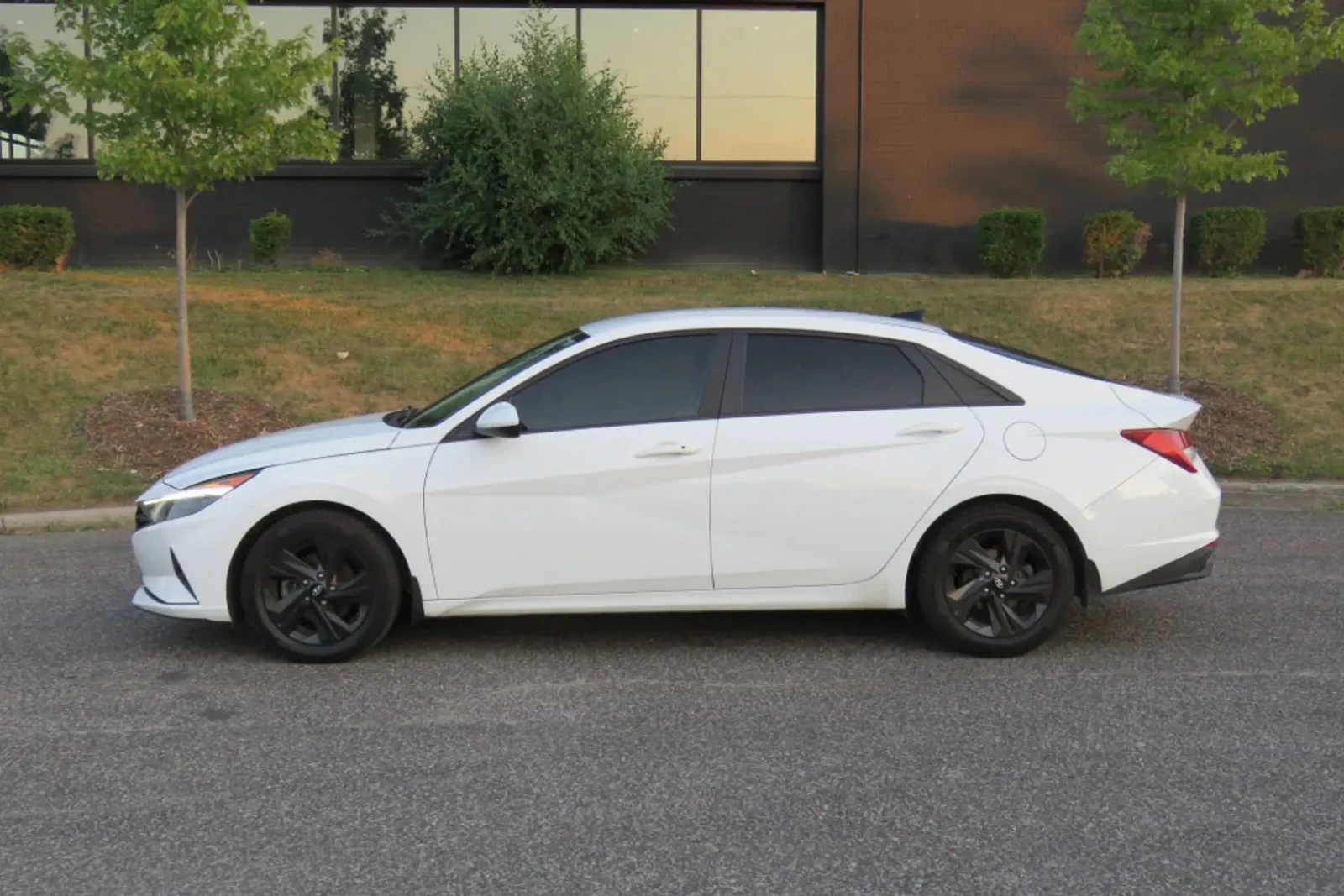 Hyundai Elantra * * CARFAX * * АВТО КРЕДИТ * * , снимка 1