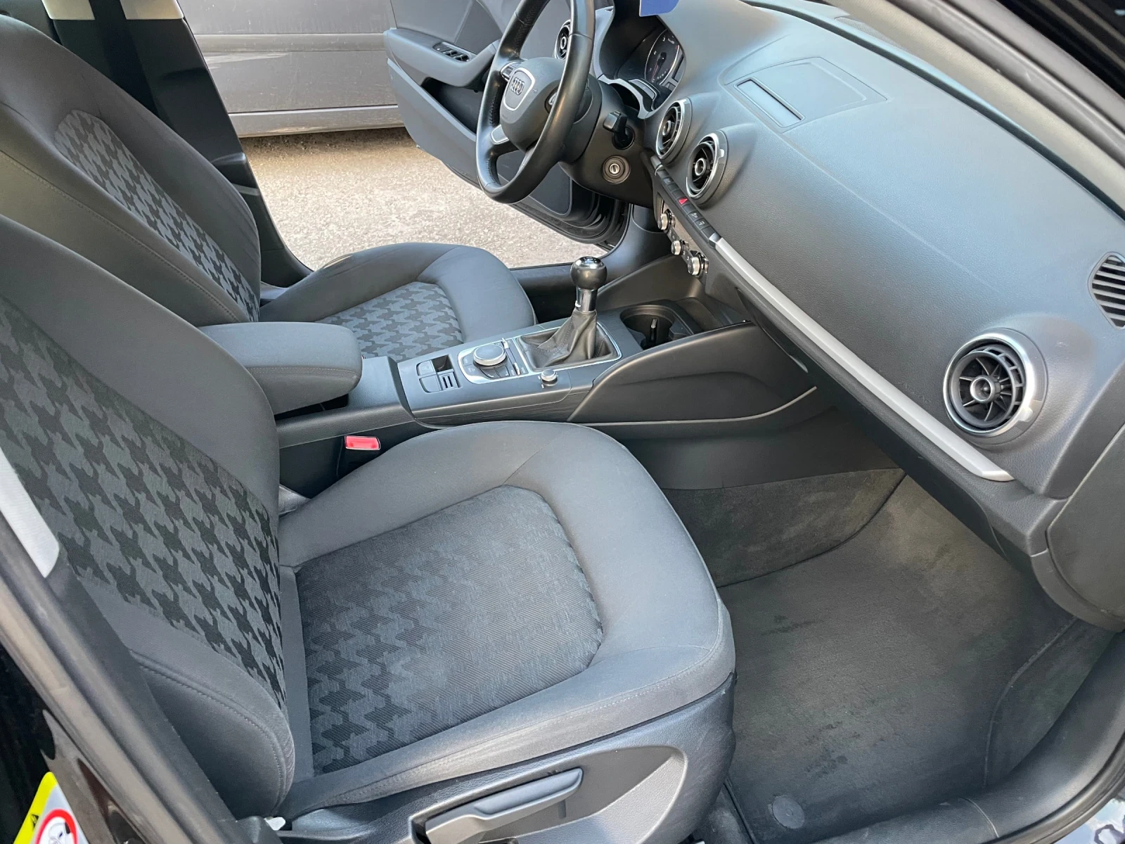 Audi A3 1.6 TDI Седан - изображение 6