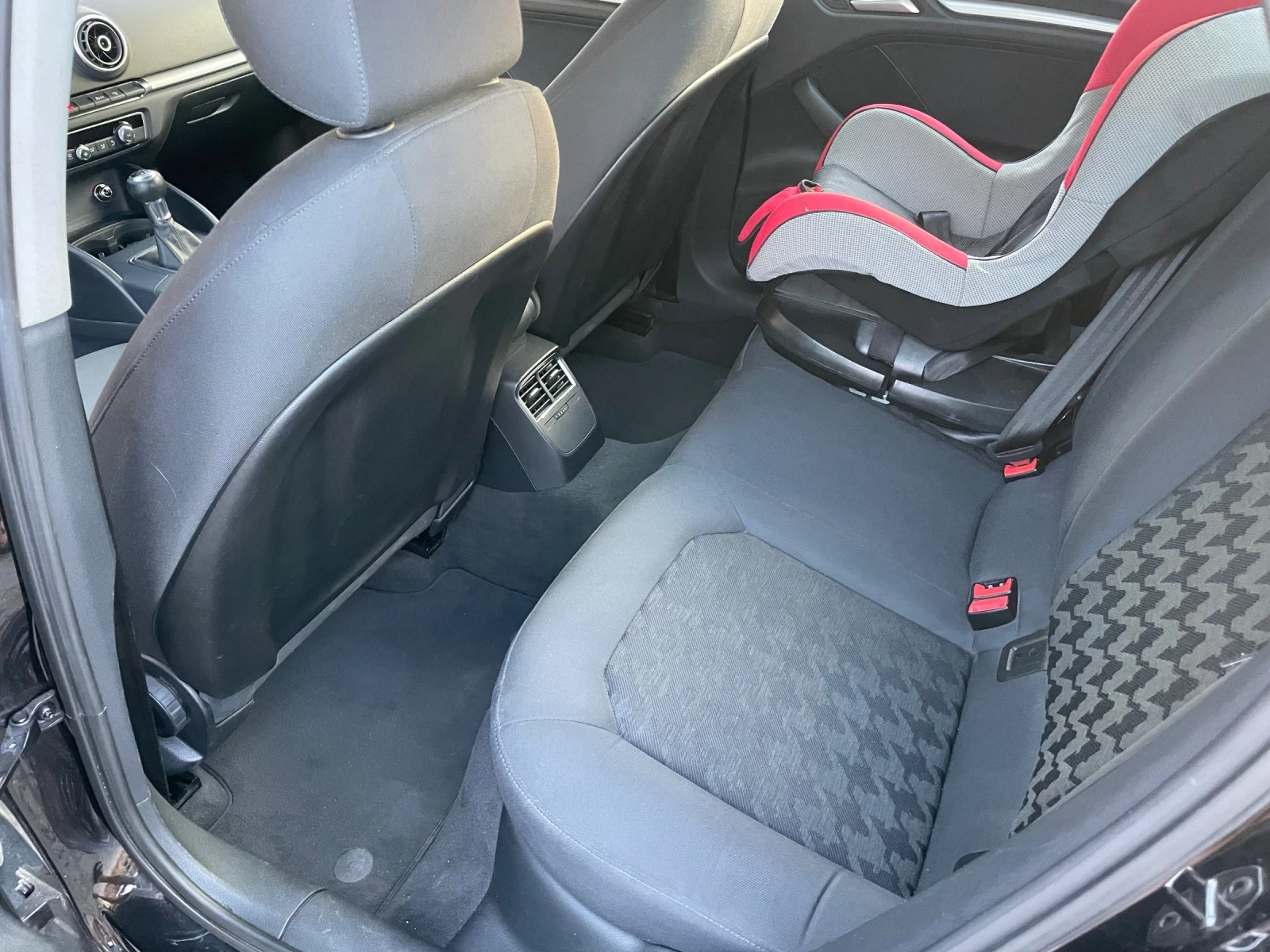 Audi A3 1.6 TDI Седан - изображение 7