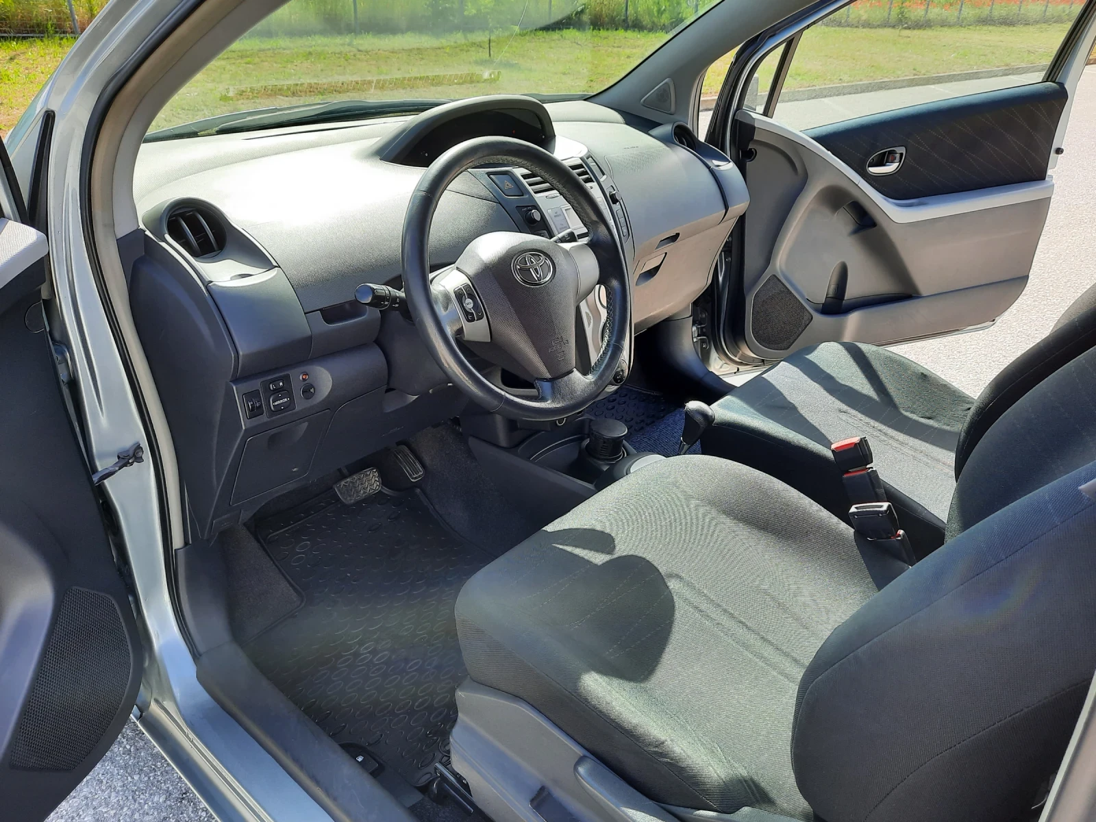 Toyota Yaris  - изображение 9