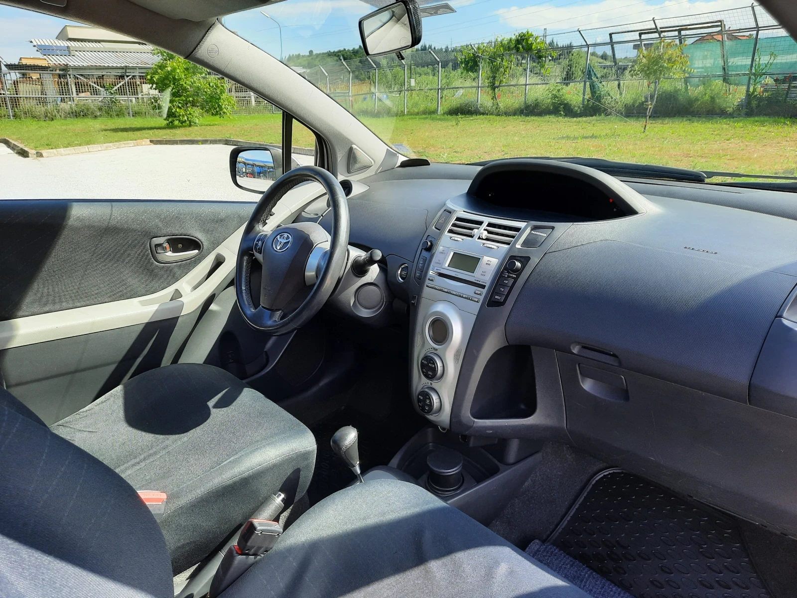 Toyota Yaris  - изображение 10