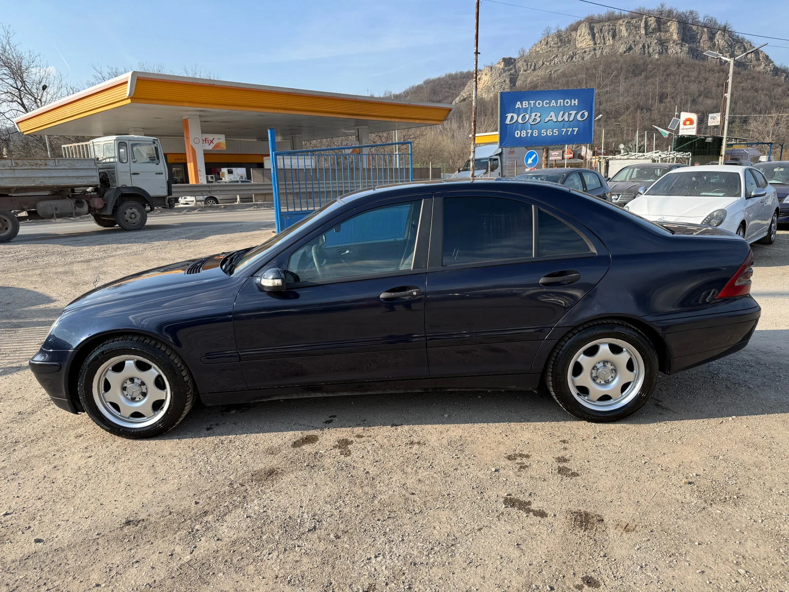 Mercedes-Benz C 220 2.2CDI-Автоматик-ел пакет-мулти медия-регистриран, снимка 3 - Автомобили и джипове - 53744388