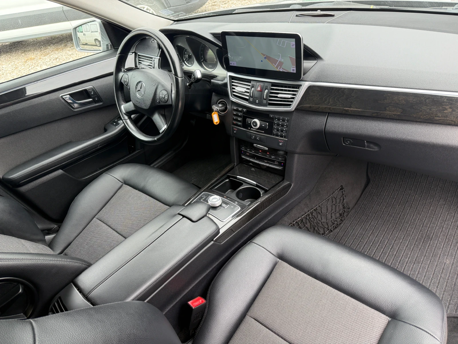 Mercedes-Benz E 350 3.0 D 4Matic, снимка 11 - Автомобили и джипове - 53917178