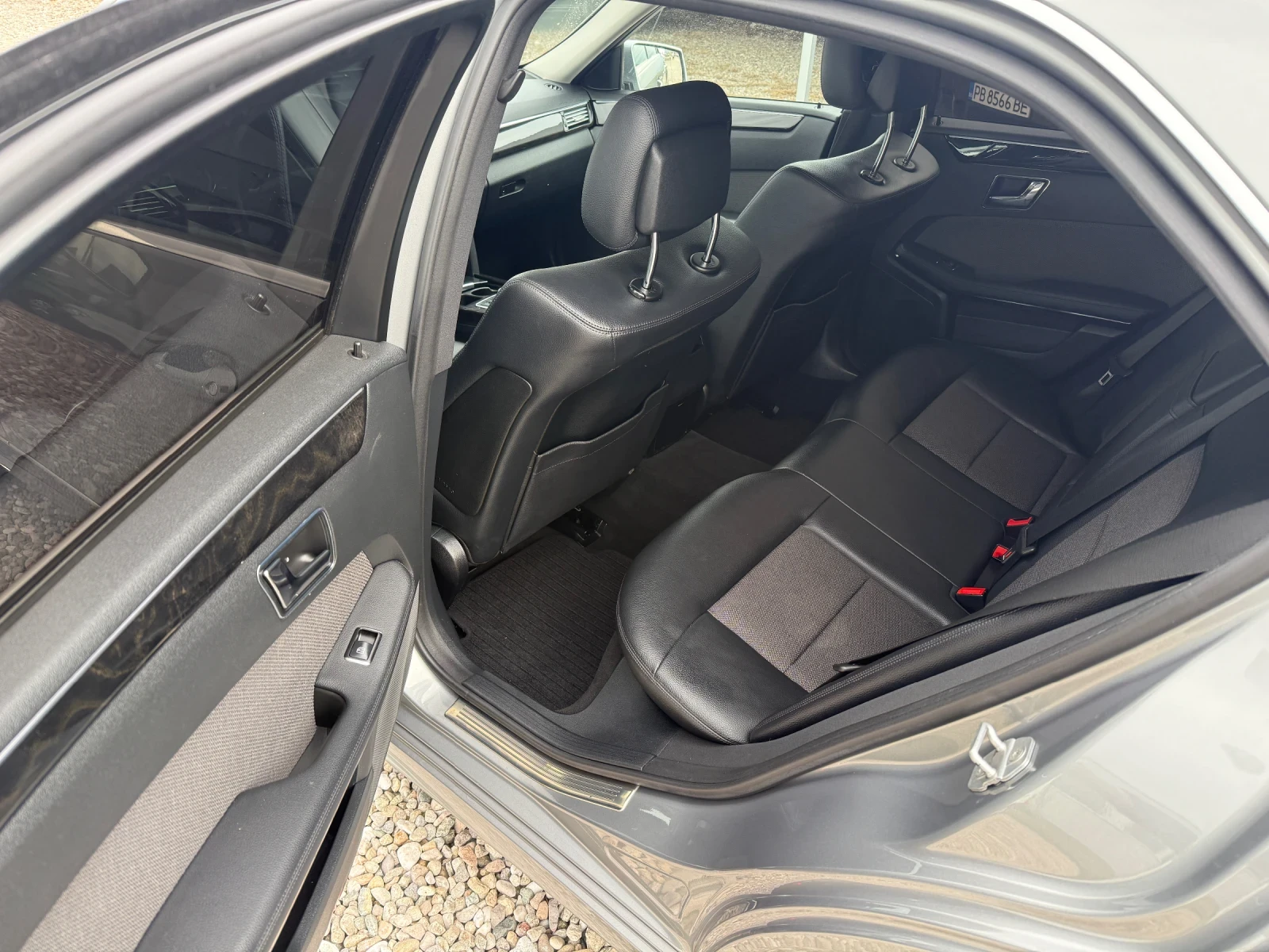 Mercedes-Benz E 350 3.0 D 4Matic, снимка 8 - Автомобили и джипове - 53917178