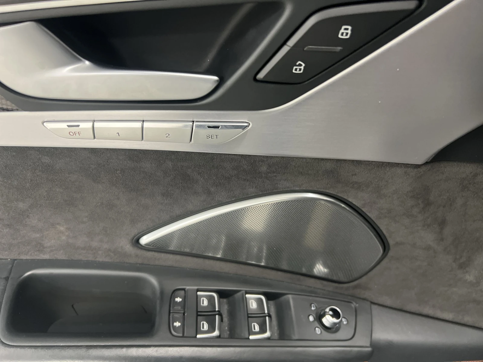 Audi S8  Plus 4.0T quattro, снимка 12 - Автомобили и джипове - 54352315