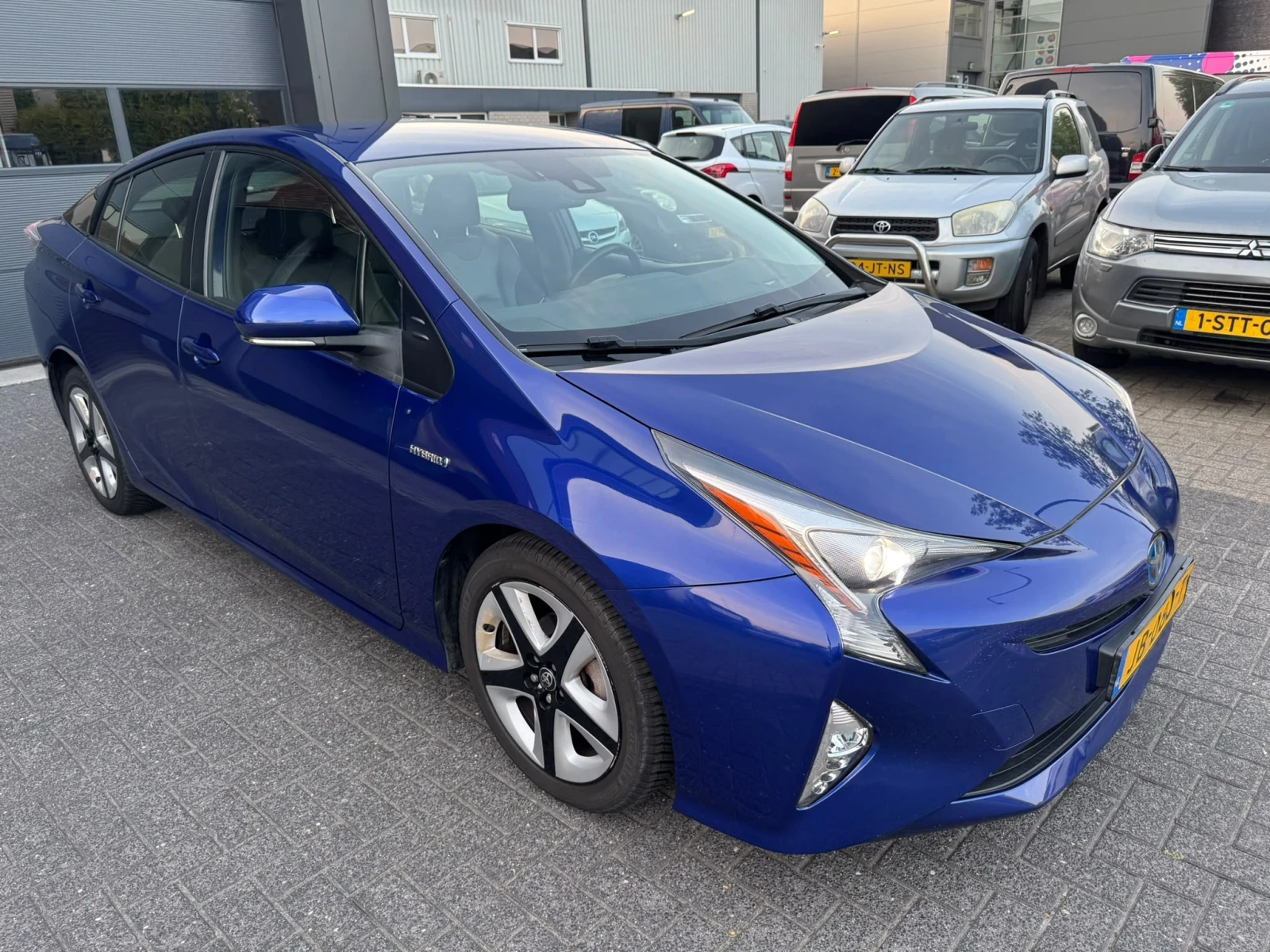 Toyota Prius 1.8 Hybride, снимка 10 - Автомобили и джипове - 55981575
