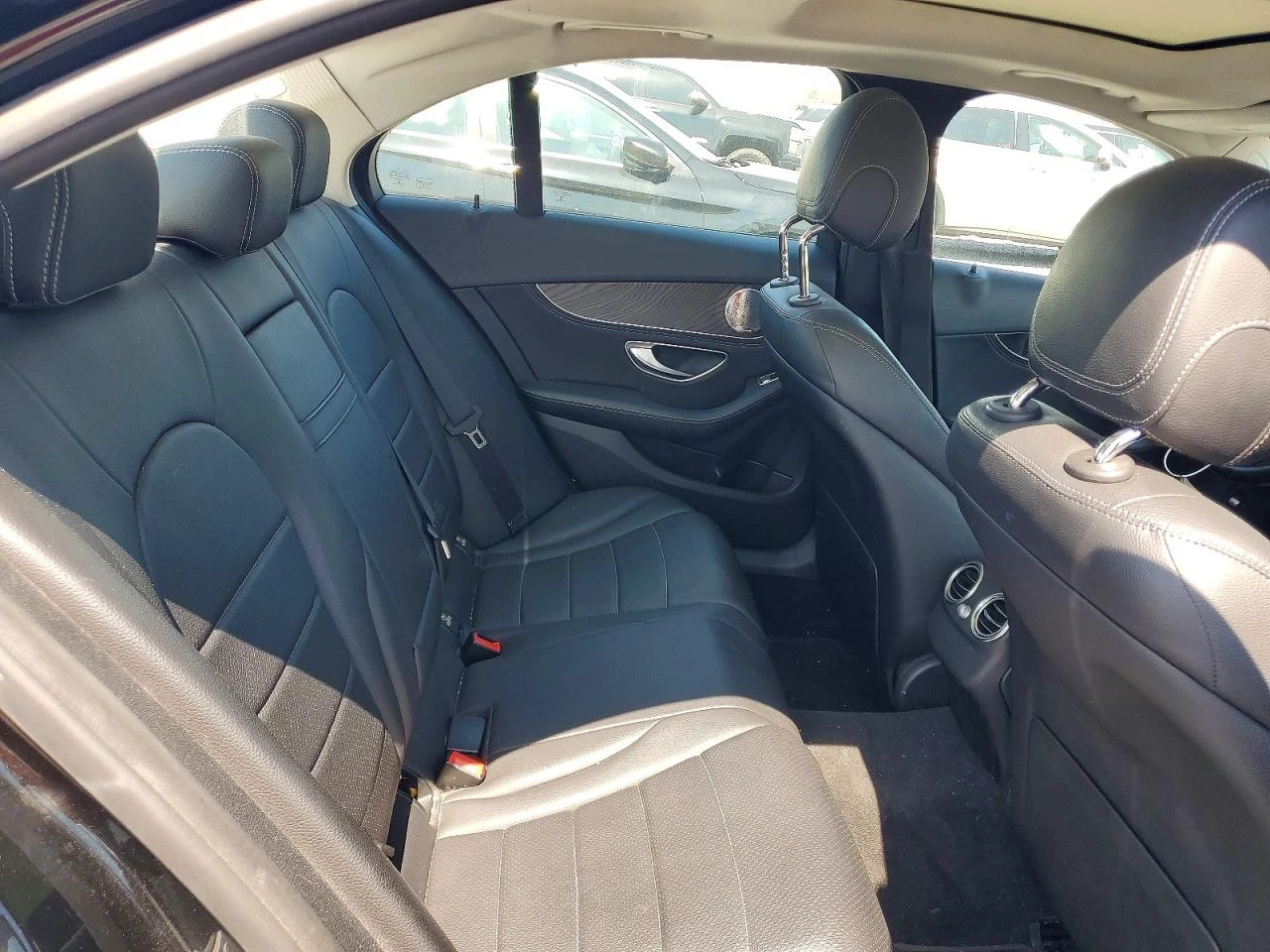 Mercedes-Benz C 300 2.0l 4Matic, снимка 10 - Автомобили и джипове - 56133857