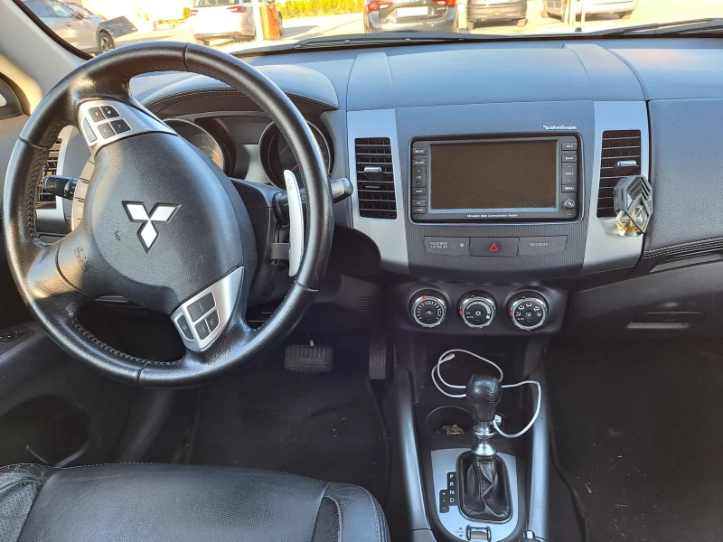 Mitsubishi Outlander, снимка 5 - Автомобили и джипове - 46885334