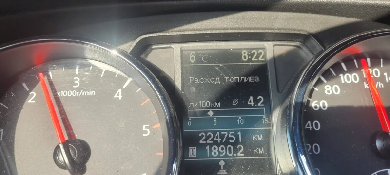 Nissan Qashqai 1.5, снимка 16 - Автомобили и джипове - 49360935