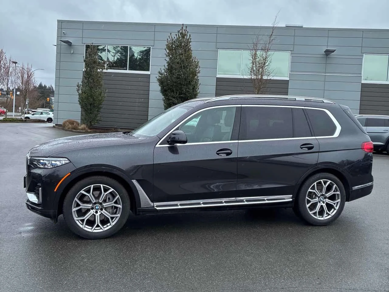 BMW X7 XDRIVE40I| SWAROWSKI| 360 КАМЕРИ| PANORAMA| CARFAX, снимка 3 - Автомобили и джипове - 53983007