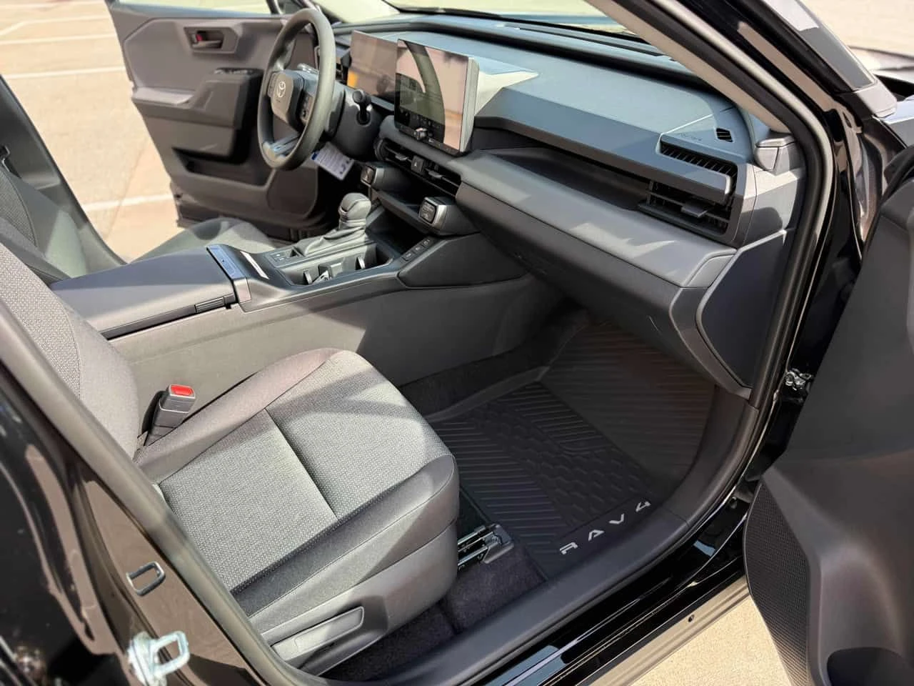 Toyota Rav4 LE AWD /CARFAX/КАМЕРА/ПОДГРЕВИ, снимка 13 - Автомобили и джипове - 54060721