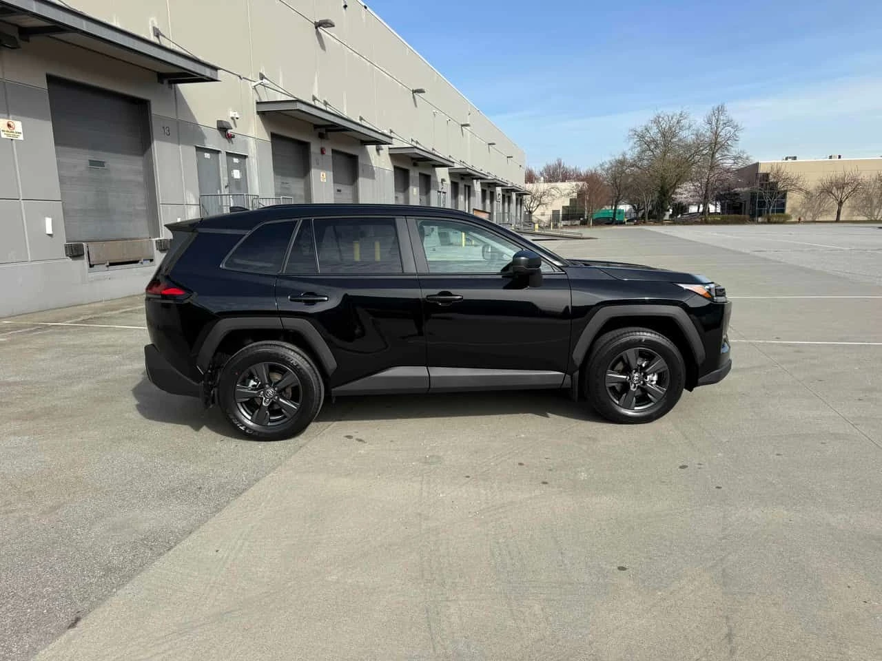 Toyota Rav4 LE AWD /CARFAX/КАМЕРА/ПОДГРЕВИ, снимка 3 - Автомобили и джипове - 54060721