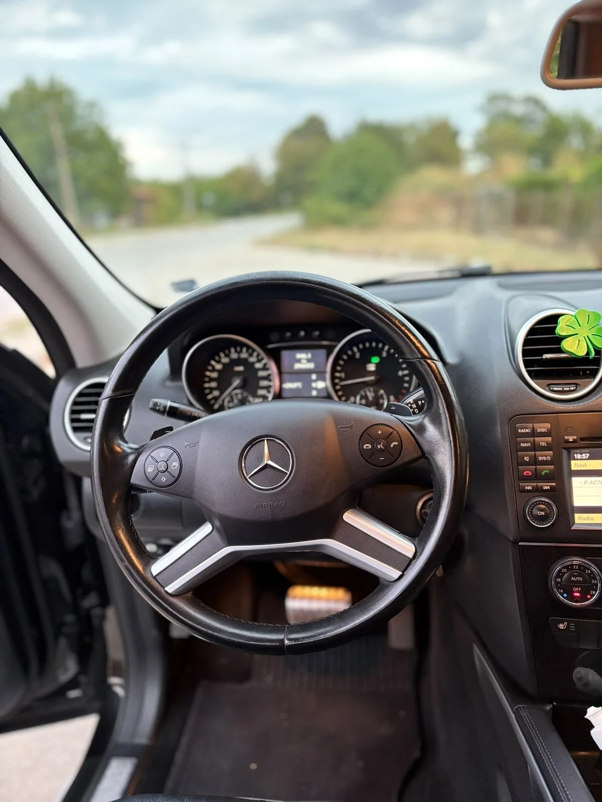 Mercedes-Benz ML 350 3.5 CDI 4MATIC, снимка 11 - Автомобили и джипове - 56454859