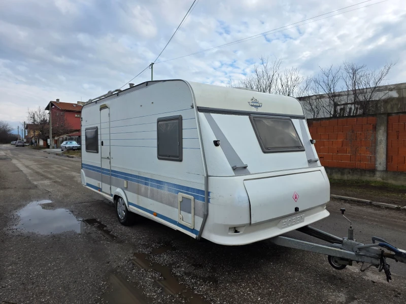 Каравана Adria Hobby Френска спалня, снимка 7 - Каравани и кемпери - 53296740