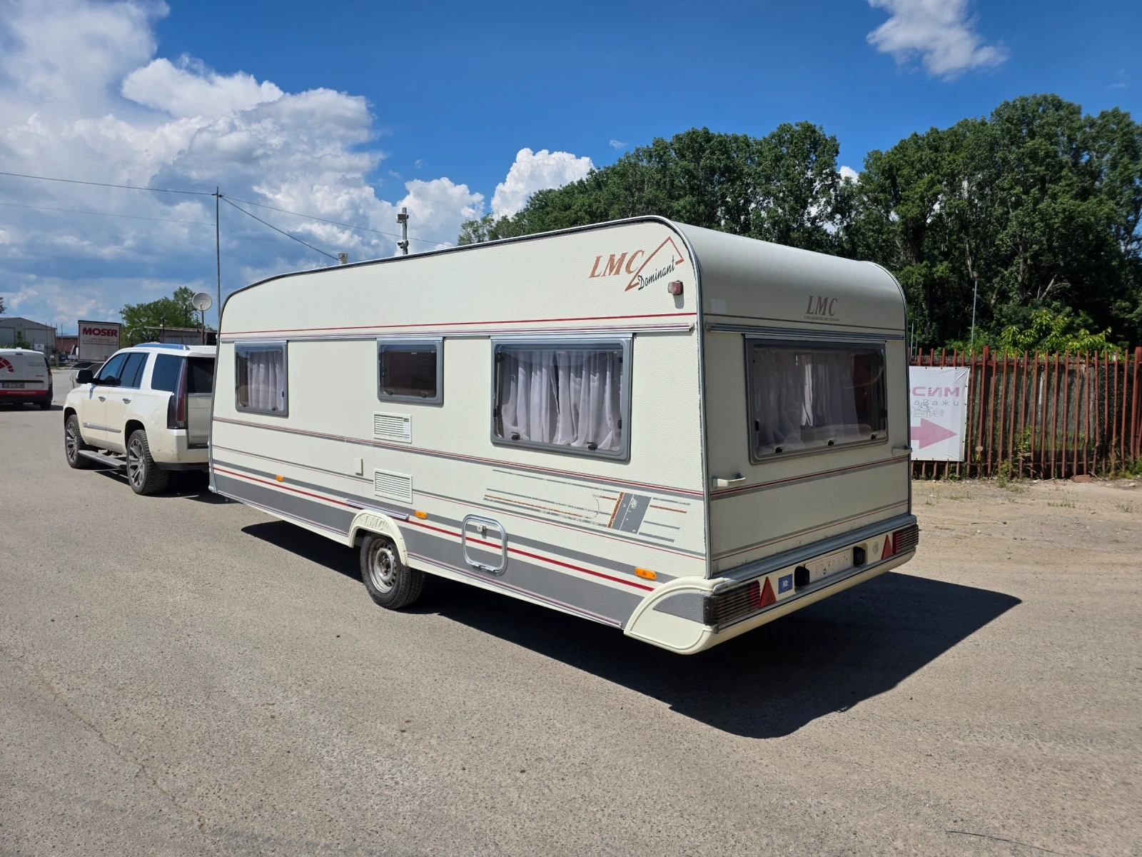 Каравана Adria LMC 6м WC, снимка 3 - Каравани и кемпери - 54847194