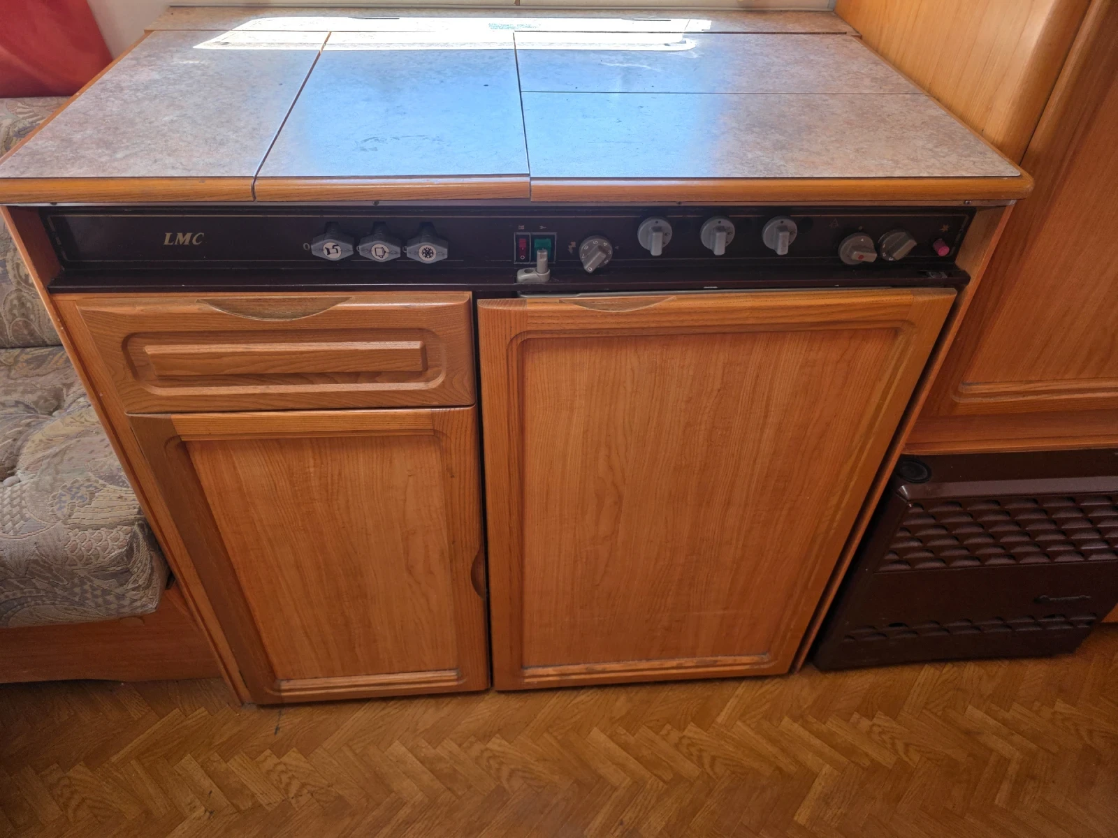 Каравана Adria LMC 6м WC, снимка 16 - Каравани и кемпери - 54847194