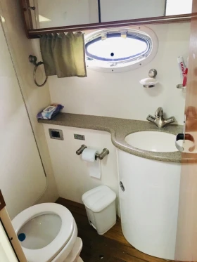 Моторна яхта Rinker 420, снимка 9