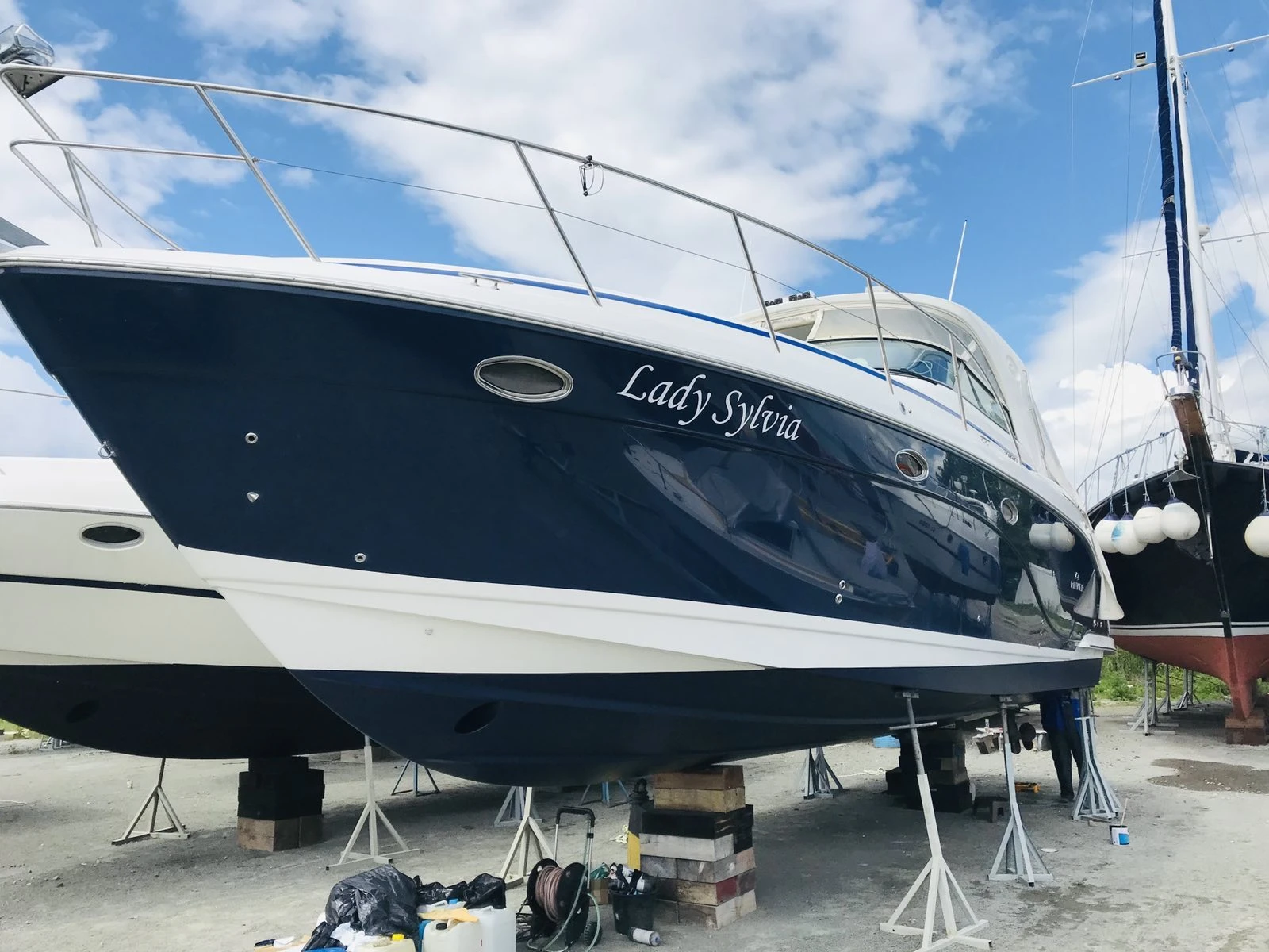Моторна яхта Rinker 420 - изображение 2