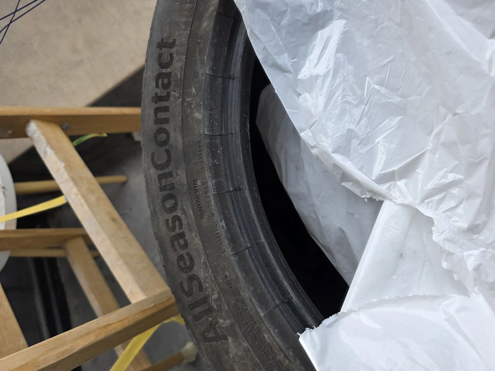 Гуми Всесезонни 235/55R19, снимка 5 - Гуми и джанти - 53943597