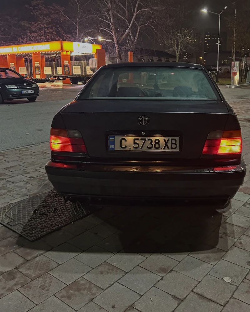 BMW 318, снимка 2 - Автомобили и джипове - 48238313