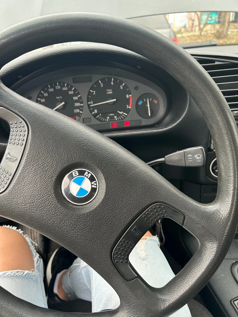 BMW 318, снимка 5 - Автомобили и джипове - 48238313