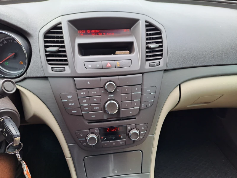 Opel Insignia 2.0CDI EURO 5, снимка 13 - Автомобили и джипове - 51834891