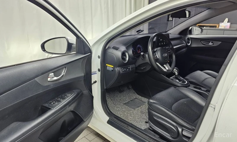 Kia K3, снимка 10 - Автомобили и джипове - 53140284