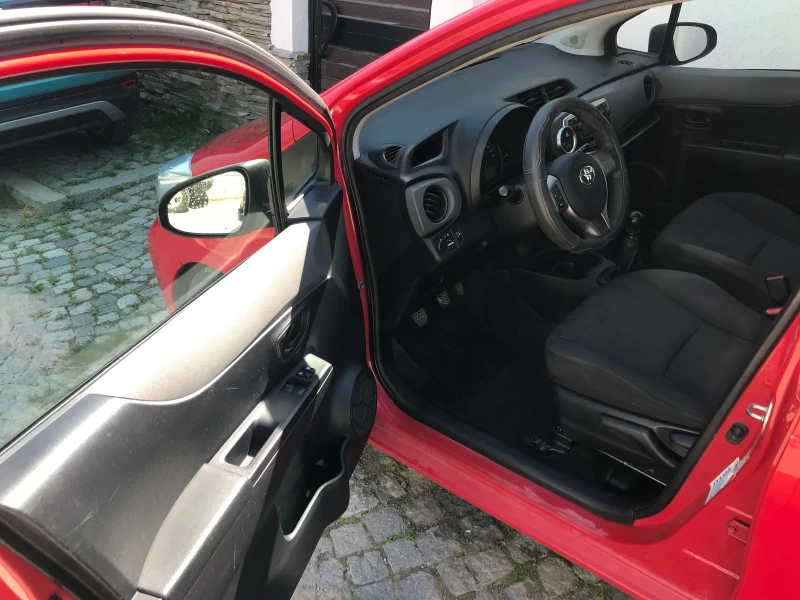 Toyota Yaris 1.3, снимка 6 - Автомобили и джипове - 53212814