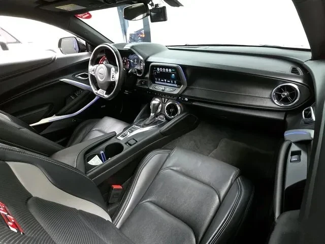Chevrolet Camaro 6.2 SS V8 - изображение 6