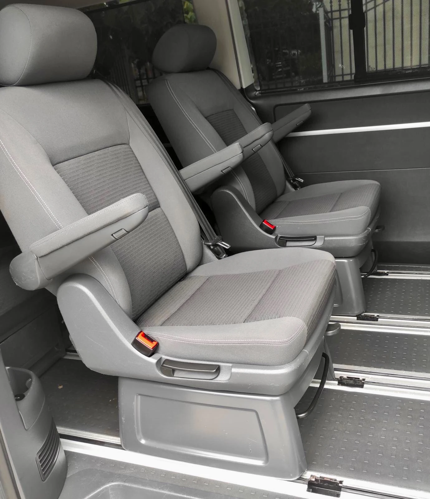 VW Multivan 2.0 TDI 4x4 | Mobile.bg   14