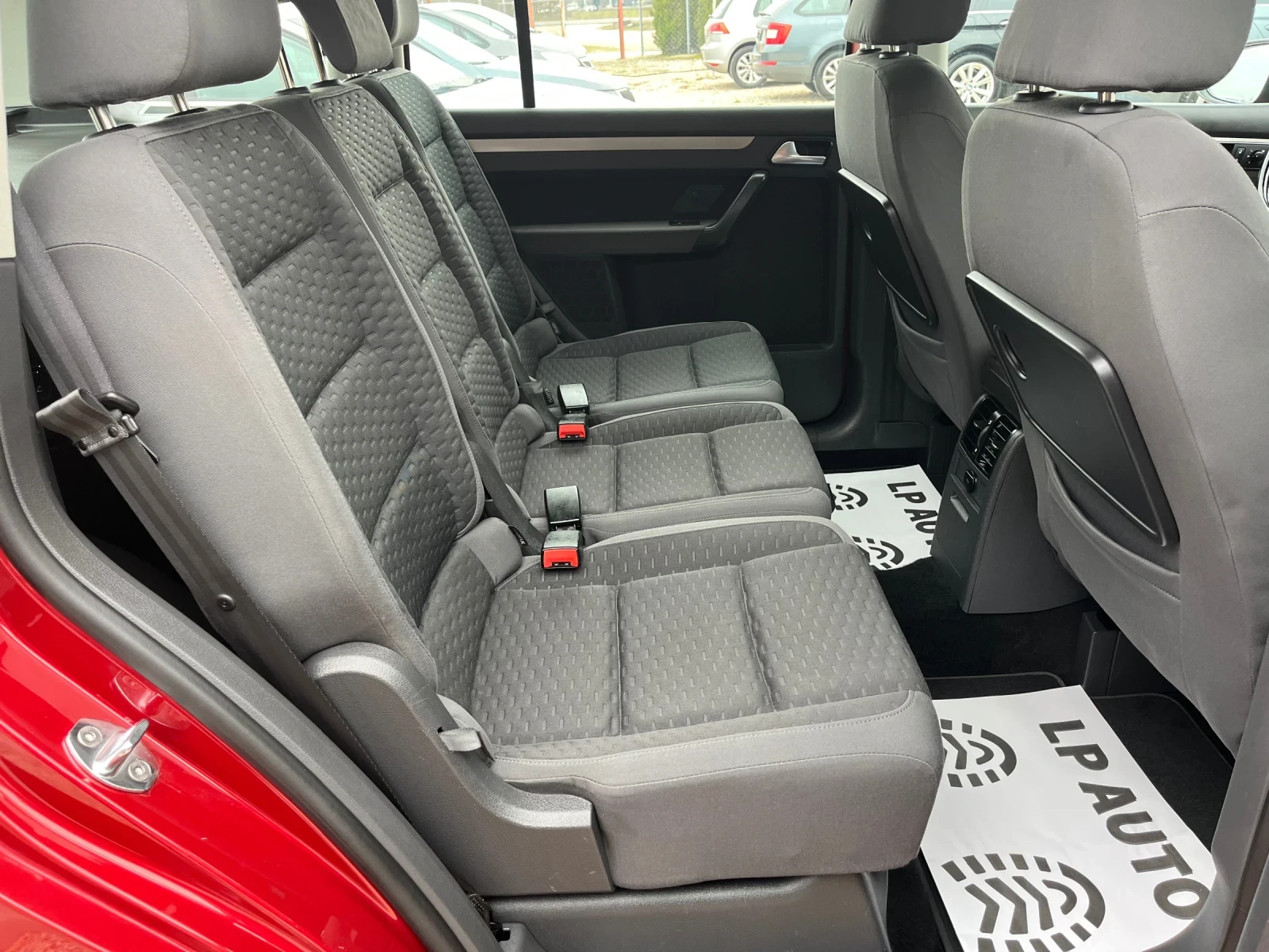 VW Touran 1.9tdi* 105k.c* 6-скорости* , снимка 11 - Автомобили и джипове - 53721786