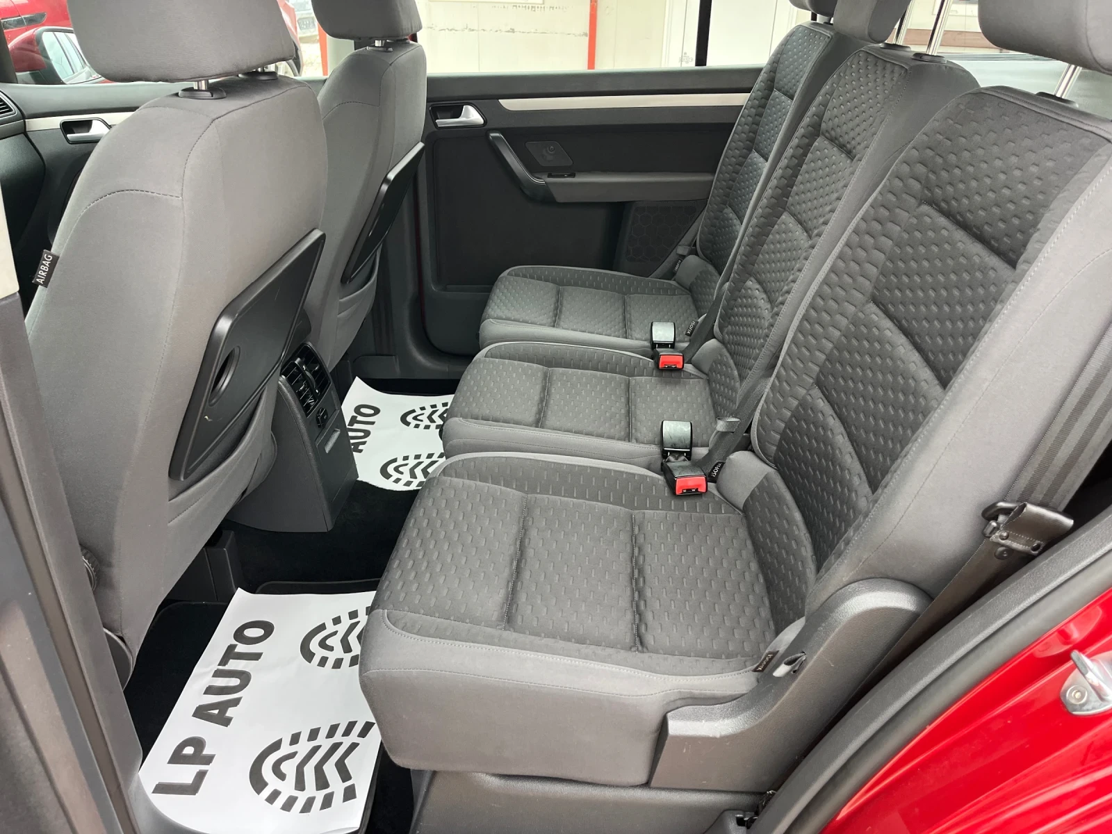 VW Touran 1.9tdi* 105k.c* 6-скорости* , снимка 10 - Автомобили и джипове - 53721786