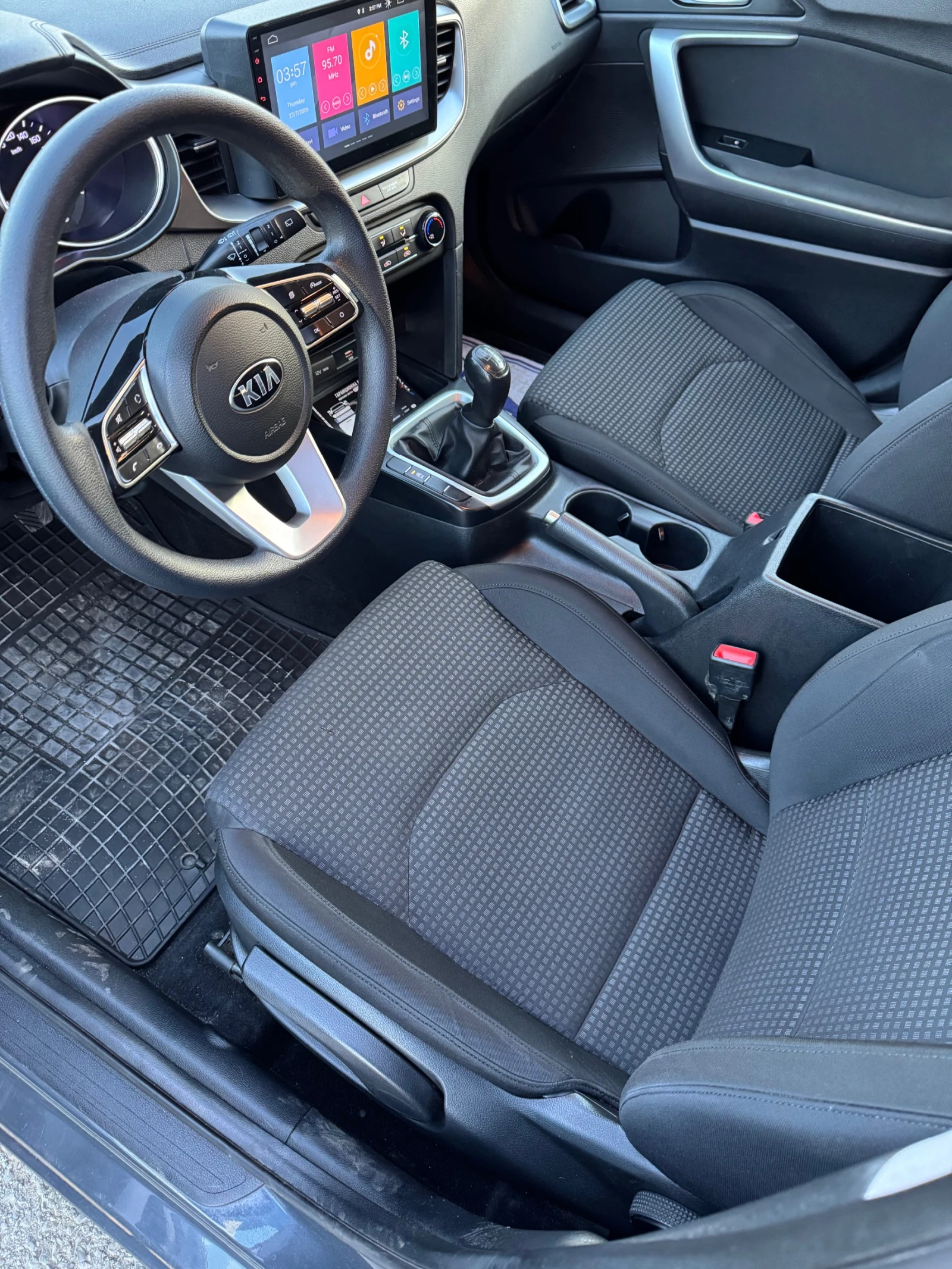 Kia Ceed 1.6, снимка 7 - Автомобили и джипове - 53847463