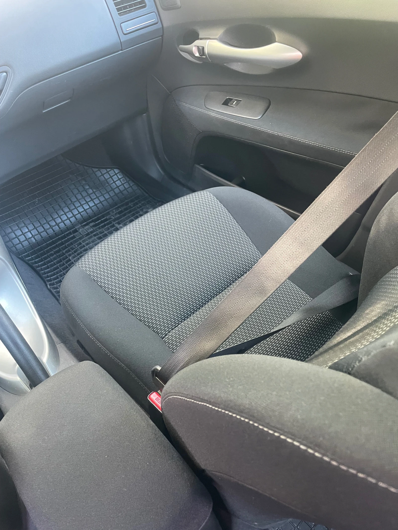 Toyota Auris, снимка 9 - Автомобили и джипове - 54350165