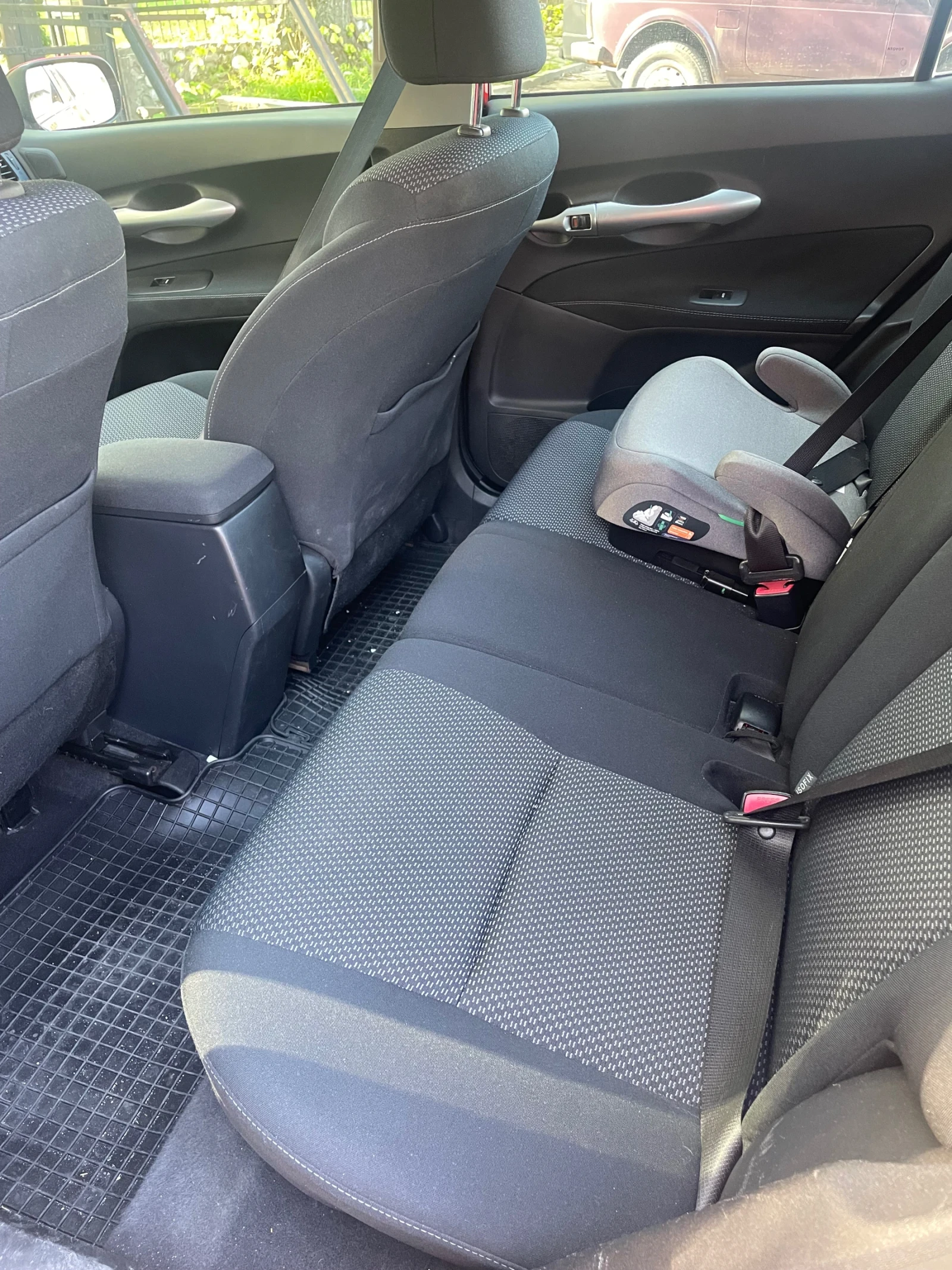 Toyota Auris, снимка 11 - Автомобили и джипове - 54350165